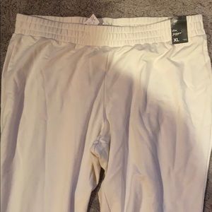 White New York and company jogger